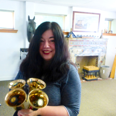 A visit to Malmark Bellcraftsmen - Carla with a 4-in-hand bell
