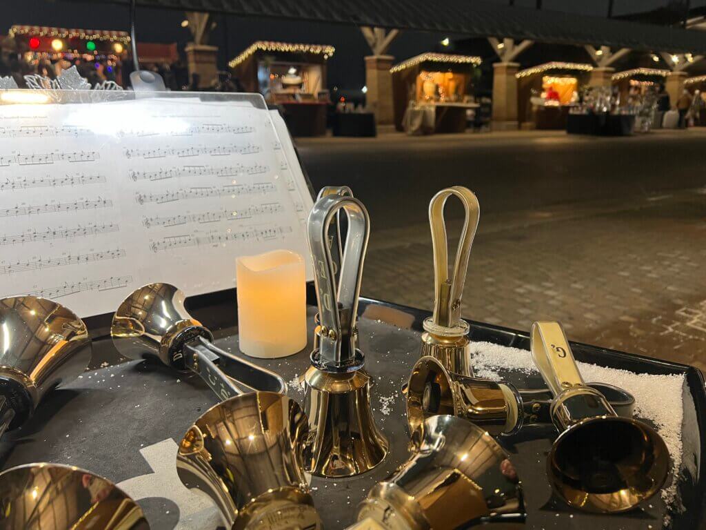 Kerstmarkt Holland handbells in the snow